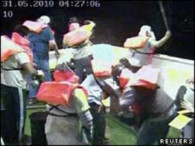 Israel menyerang kapal bantuan ke Gaza