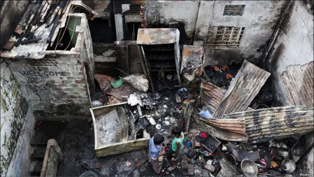 Два мальчика на пепелище