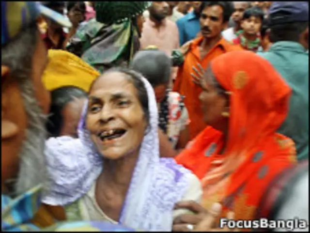 old dhaka fire victims relatives