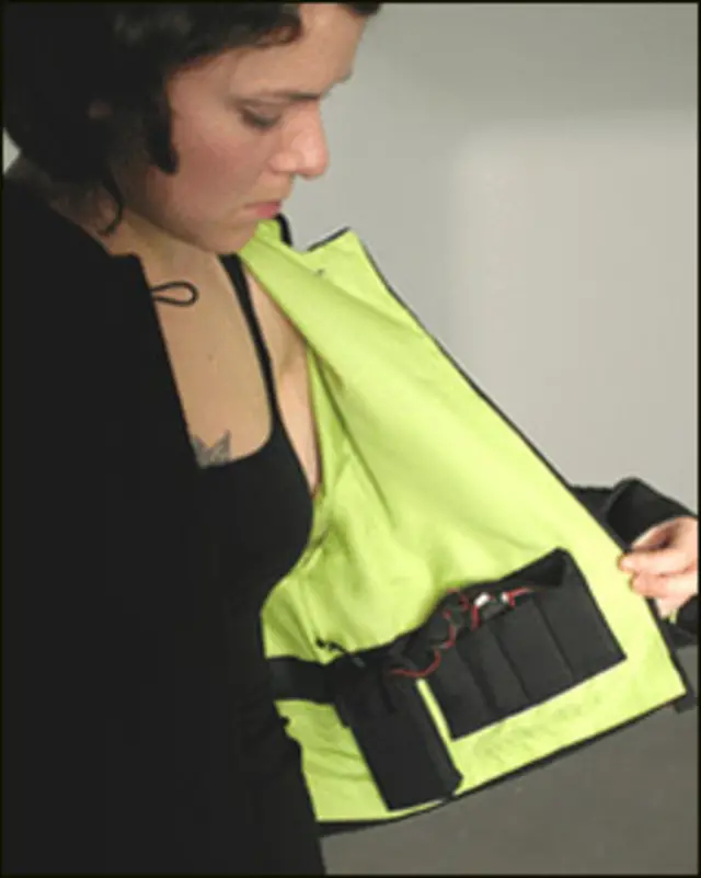 ये कपड़े व्यक्ती की भावनात्मक स्थिति पर नज़र रखते हैं.