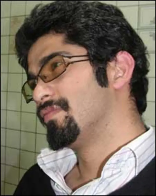 Arash Bahmani, sinh năm 1983, hiện sống lưu vong tại Pháp