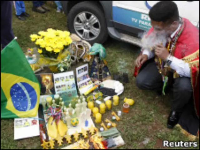 ممارسة طقوس الفودو