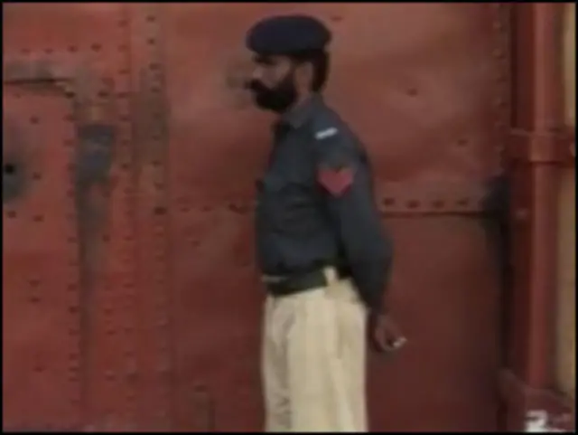 پولیس اہلکار(فائل فوٹو)