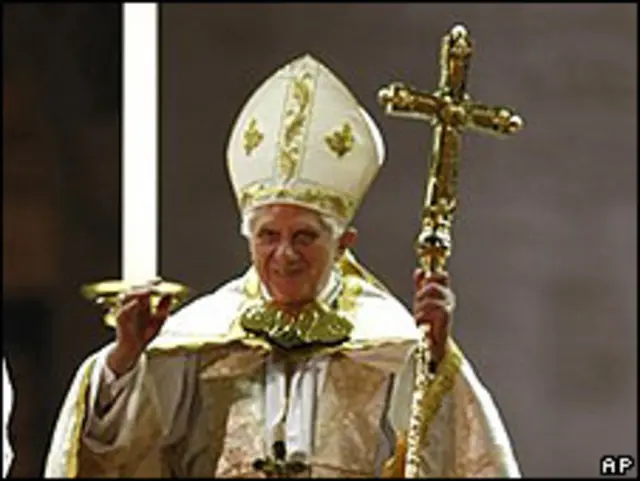 Papa Bento 16 durante cerimônia no Vaticano