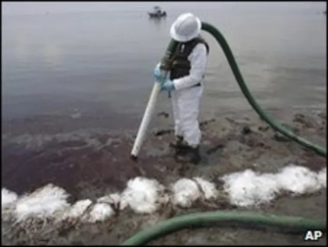Kebocoran minyak diyakini sebagai bencana lingkungan parah bagi AS