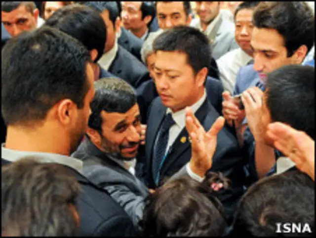 احمدي نژاد په شانګهای کې