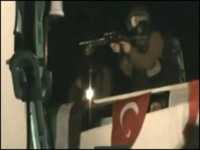 اسرائیل نے غزہ کی پٹی کی طرف جانے والے فضائی اور بحری راستے بند کر رکھے ہیں