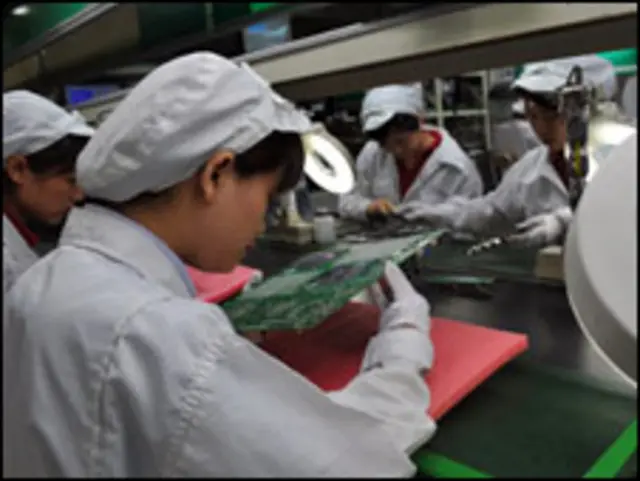 Para pekerja pabrik di Cina