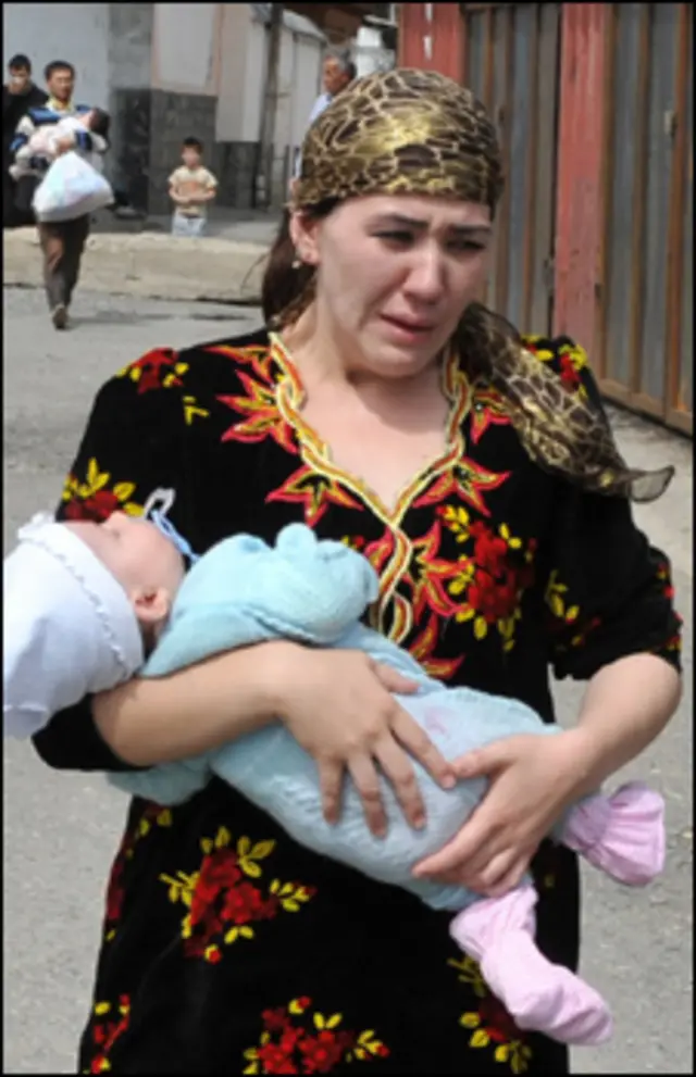 لاجئون فارُّون من العنف في قرغيزستان