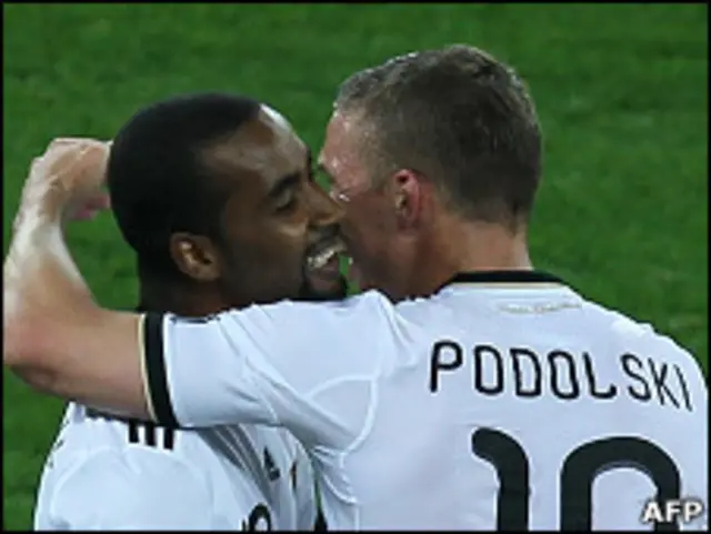 Podolski y Cacau, goleadores de Alemania