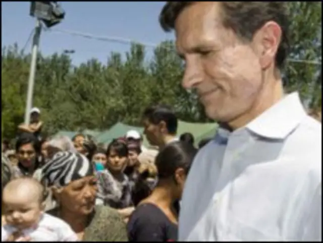 بلايك لدى لقائه مهجرين أوزبكيين