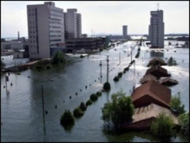 Banjir Cina selatan tewaskan lebih 100 orang