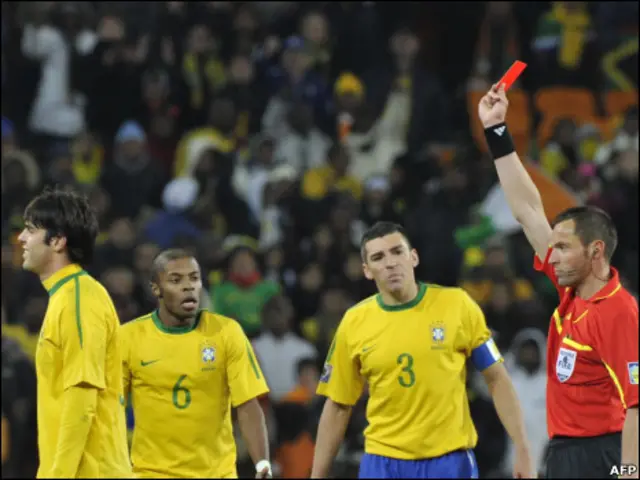 الحكم الفرنسي يطرد كاكا الذي أعطاه ظهره