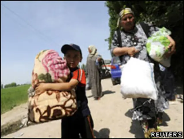 لاجئون عائدون