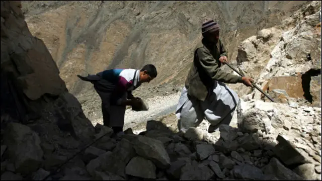 استخراخ معادن افغانستان غیر حرفه‌ای است 