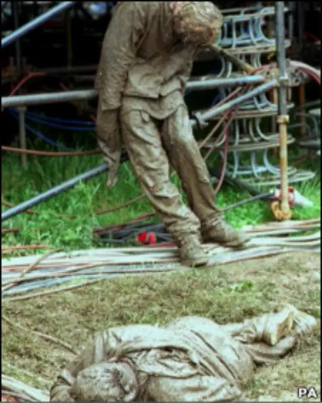 пьяные на Гластонбери