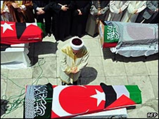 Funeral en Turquía por las víctimas de la flotilla.