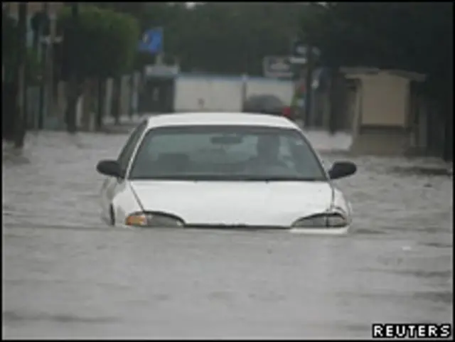 O furacão causou inundações no nordeste do México