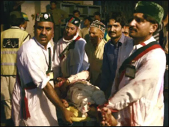 یہ پہلا موقع ہے کہ لاہور میں کسی دربار کو نشانہ بنایا گیا ہو۔