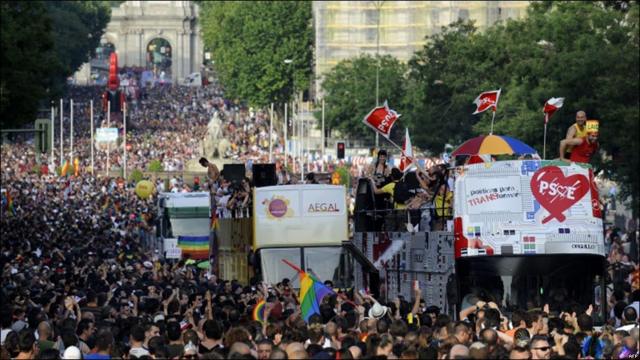 Europa celebra el D a del Orgullo Gay BBC News Mundo