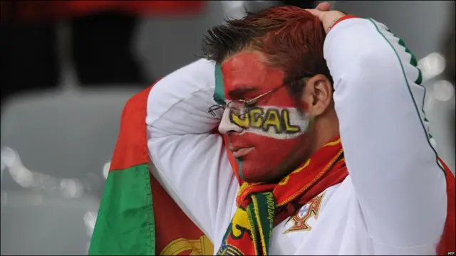 Футбольные болельщики в красках