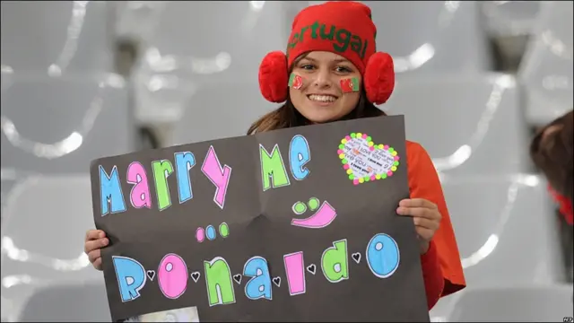 Футбольные болельщики в красках