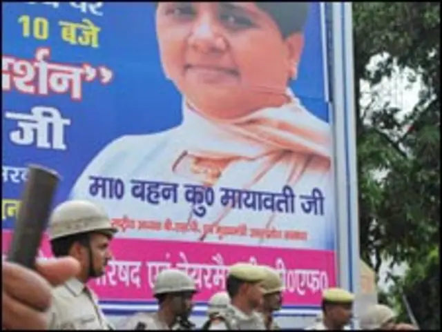 मुख्यमंत्री मायावती पर अपनी पार्टी के विधायक को बचाने का आरोप लग रहा था