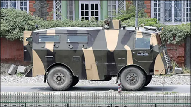 सेना की बख़्तरबंद गाड़ी