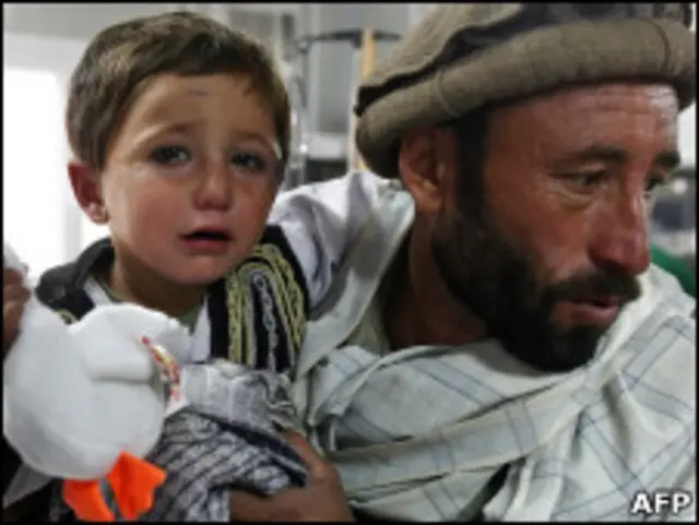 کودک افغان در مرکز بهداشتی