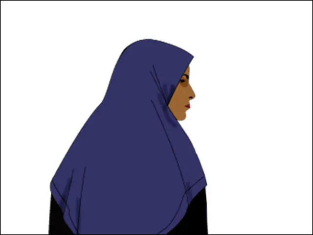 این مدل پوشش شنل مانند که گاهی بیشتر قسمت پشت تا بالای کمر را می پوشاند "خِمار" نام دارد.