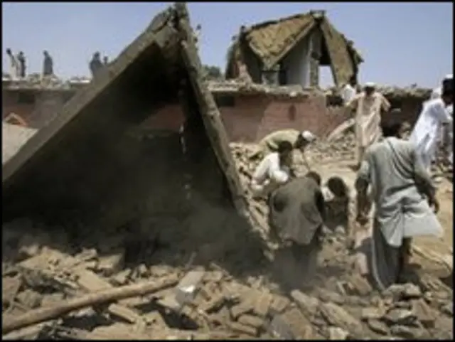 Bekas ledakan di desa Yakaghund