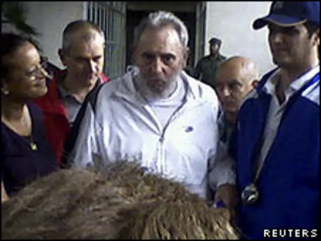 Fidel Castro visita el Centro Nacional de Investigaciones Científicas en La Habana