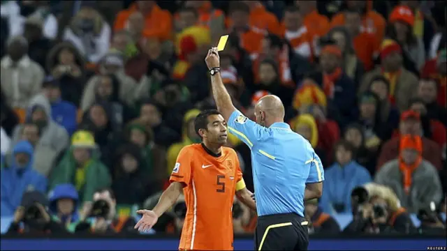 Tarjeta amarilla a Gio