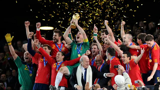 Selección española alza la copa del Mundo