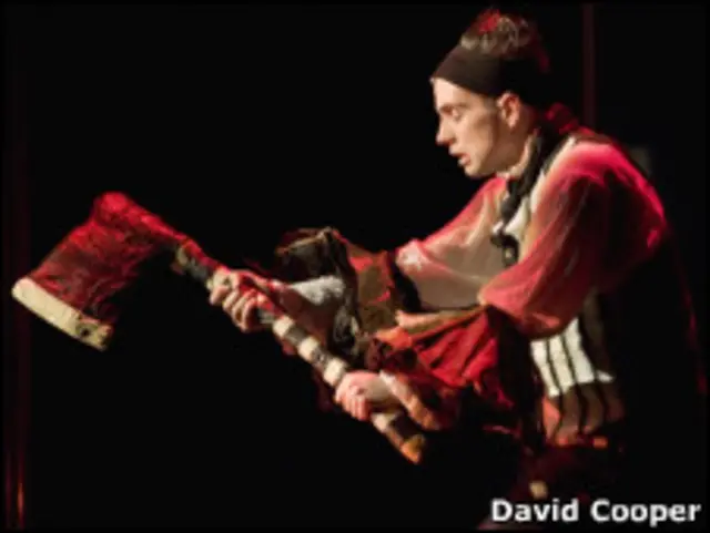 Скотт Шпили в спектакле Catalyst Theatre