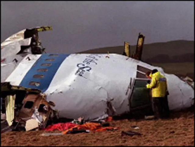 ब्रिटेन में लॉकरबी विमान विस्फोट के दोषी को रिहा कर दिए जाने से अमरीका में ख़ासी नाराज़गी है. उस विस्फोट में मारे गए ज़्यादातर लोग अमरीकी नागरिक थे.