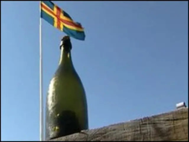 गोताखोरों को मिली शैम्पेन 