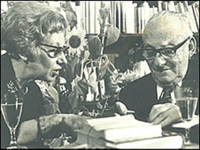 Эстер Хоффе ва Макс Брод