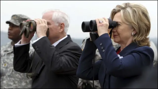 Robert Gates dan Hillary Clinton