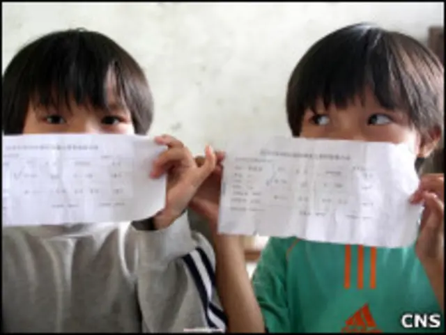 2009年8月，湖南省武冈市文坪镇一家锰矿厂产生的严重污染导致附近村庄近百名儿童血铅超标（中新社资料图片）