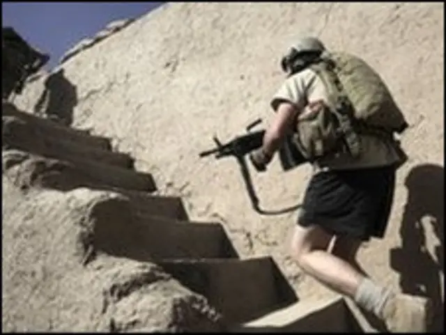 جندي امريكي في افغانستان 