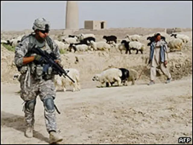 جندي اجنبي في افغانستان