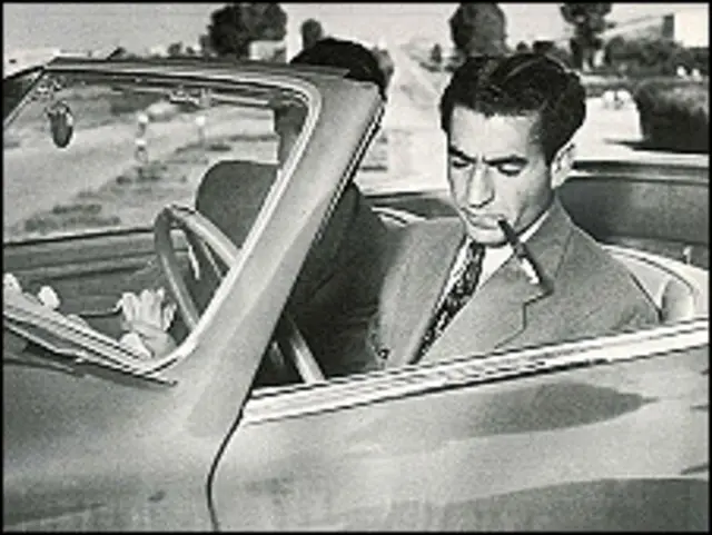 شاه در دوران جوانی