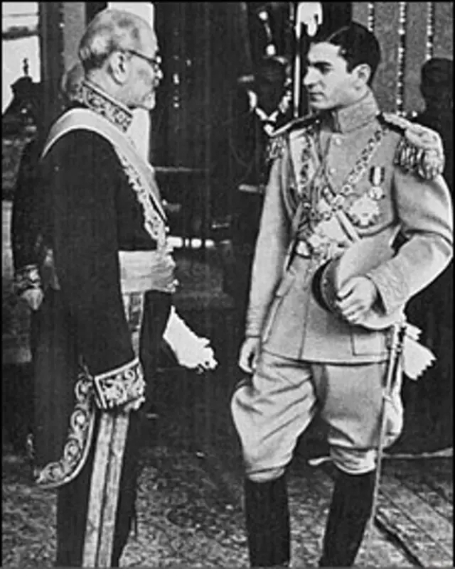 شاه در جوانی و ذکاالملک فروغی