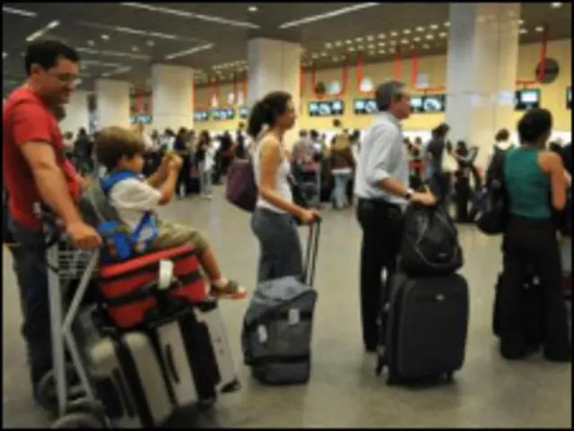 Passageiros em aeroporto brasileiro (Marcello Casal Jr./agencia Brasil)