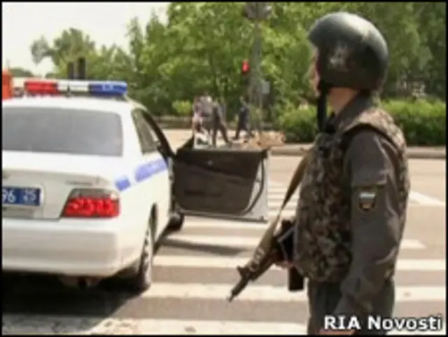 Милиционер во время операции по задержанию "приморских партизан"