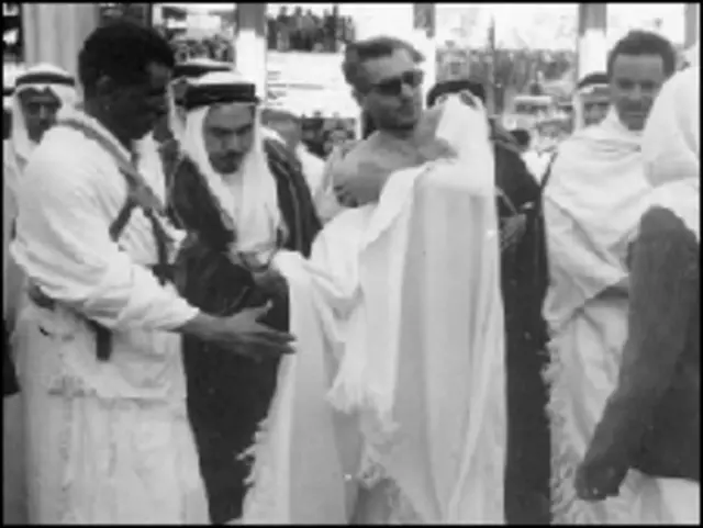 شاه در چند گفت گو از گرایش های مذهبی اش صحبت کرده است