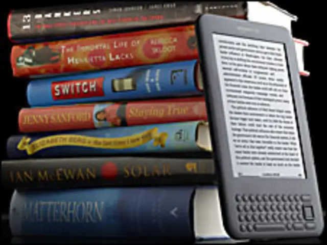 Buku sampul tebal dan Kindle