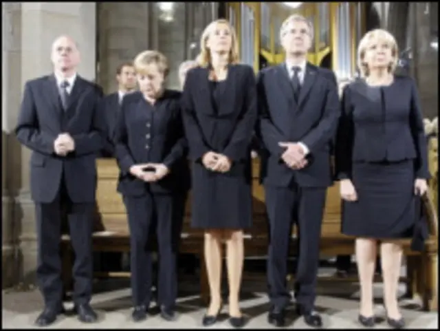 ميركل قطعت إجازتها لحضور المراسم