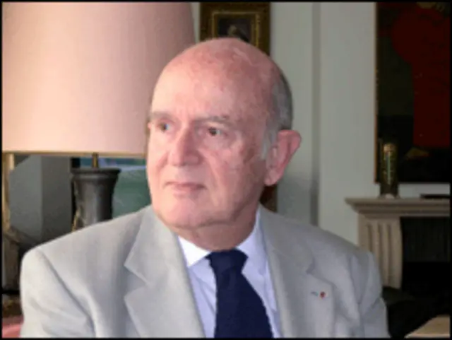 خاطرات هوشنگ نهاوندی از جلسه های هیات دولت به دوران نخست وزیری شریف امامی و دوران اوج گیری انقلاب نیز بی اطلاعی وزیرانی را نشان می دهد که قرار بود بحران را مهار کنند